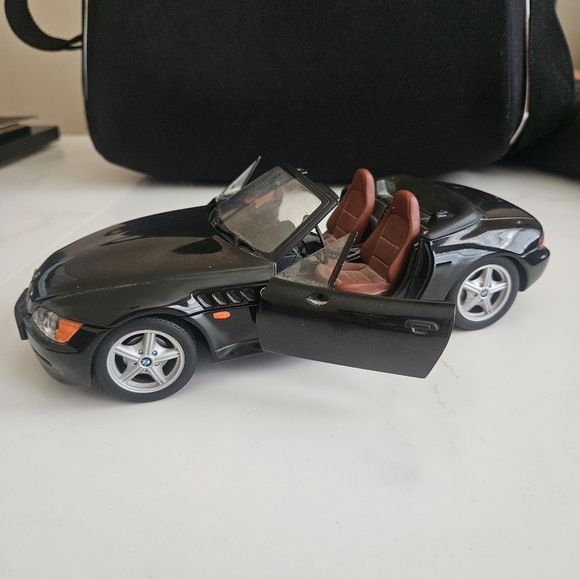 BMW Black Z3 Roadster - Picture 2 of 12